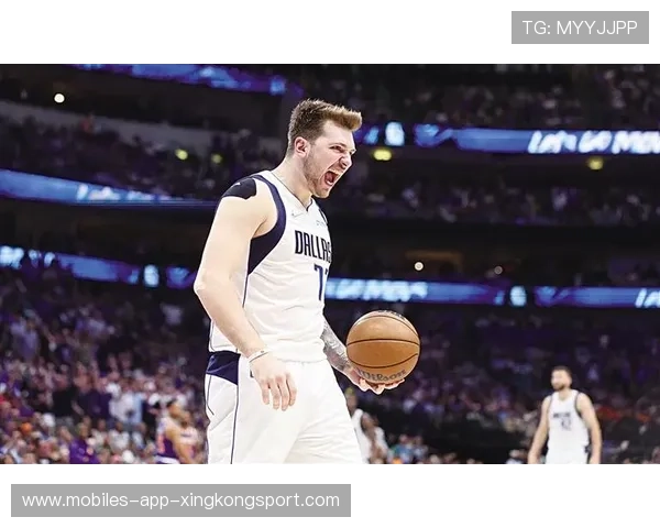 东契奇罚球线外稳稳罚中，独行侠保持气势