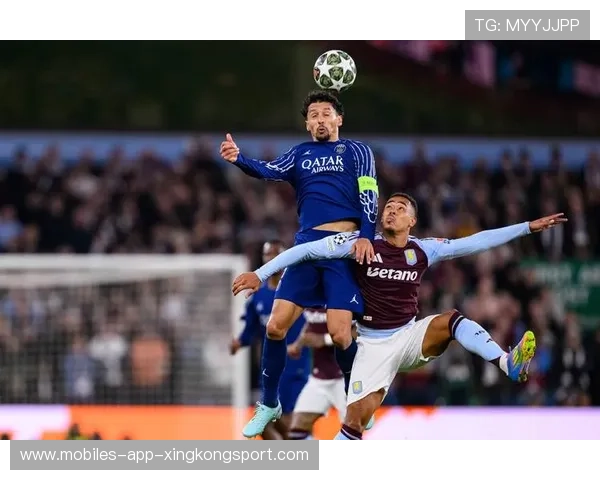 巴黎圣日耳曼前场站位层次分明