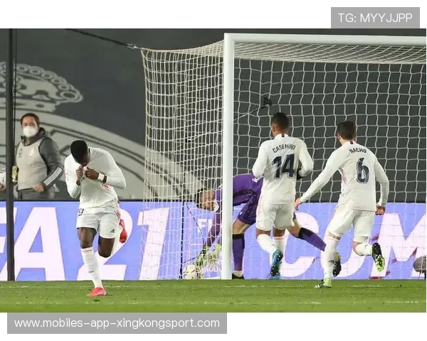 维尼修斯高位压迫抢断后进球